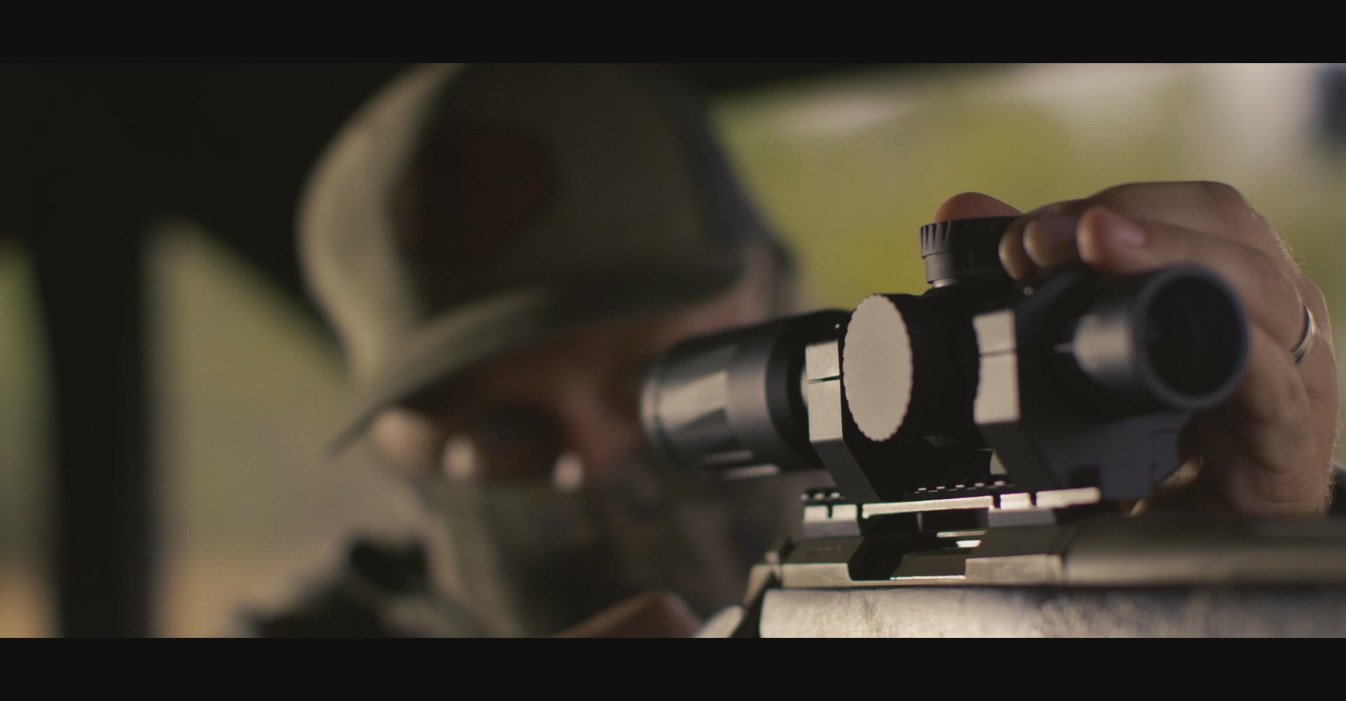 Load video: EOTECH Vudu scope with blurred background